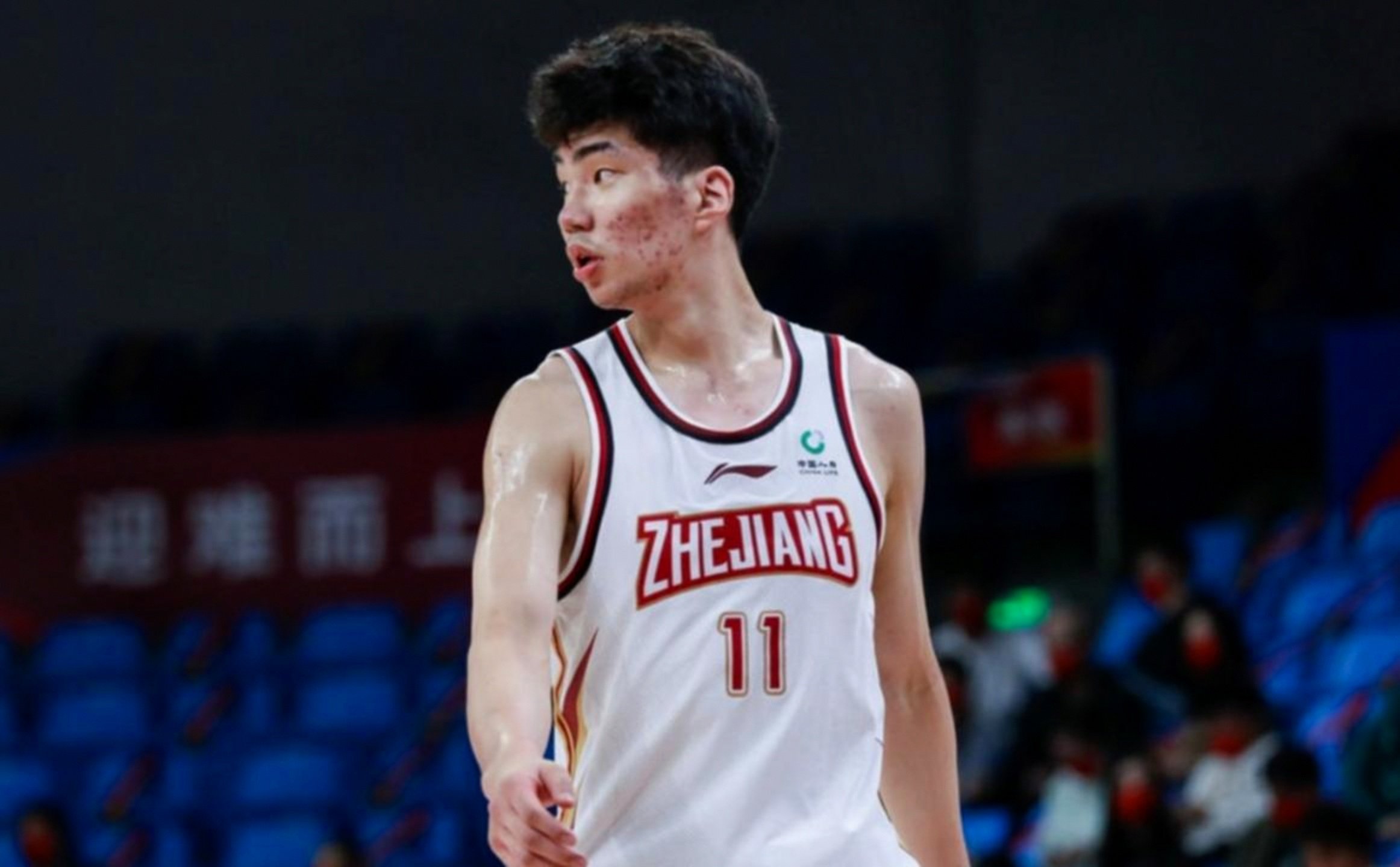 包含转折点！山东男篮更衣室发声，欧联赛后攻防权衡，悬念犹存，赛季目标并未改变的词条