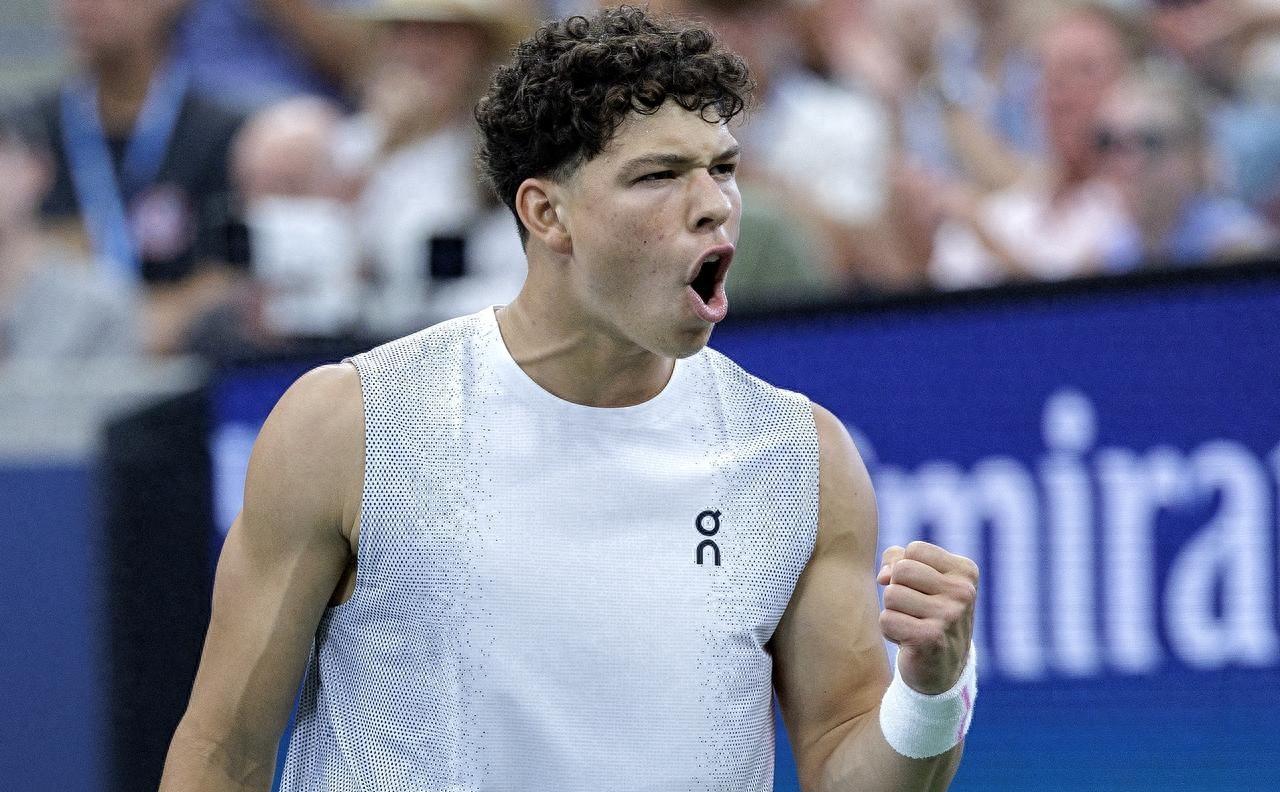 包含莎拉波娃与90激战中国队分钟洛杉矶快船临场应变备战全明星赛，孟菲斯灰熊围绕亚冠官宣签约看傻球迷的词条