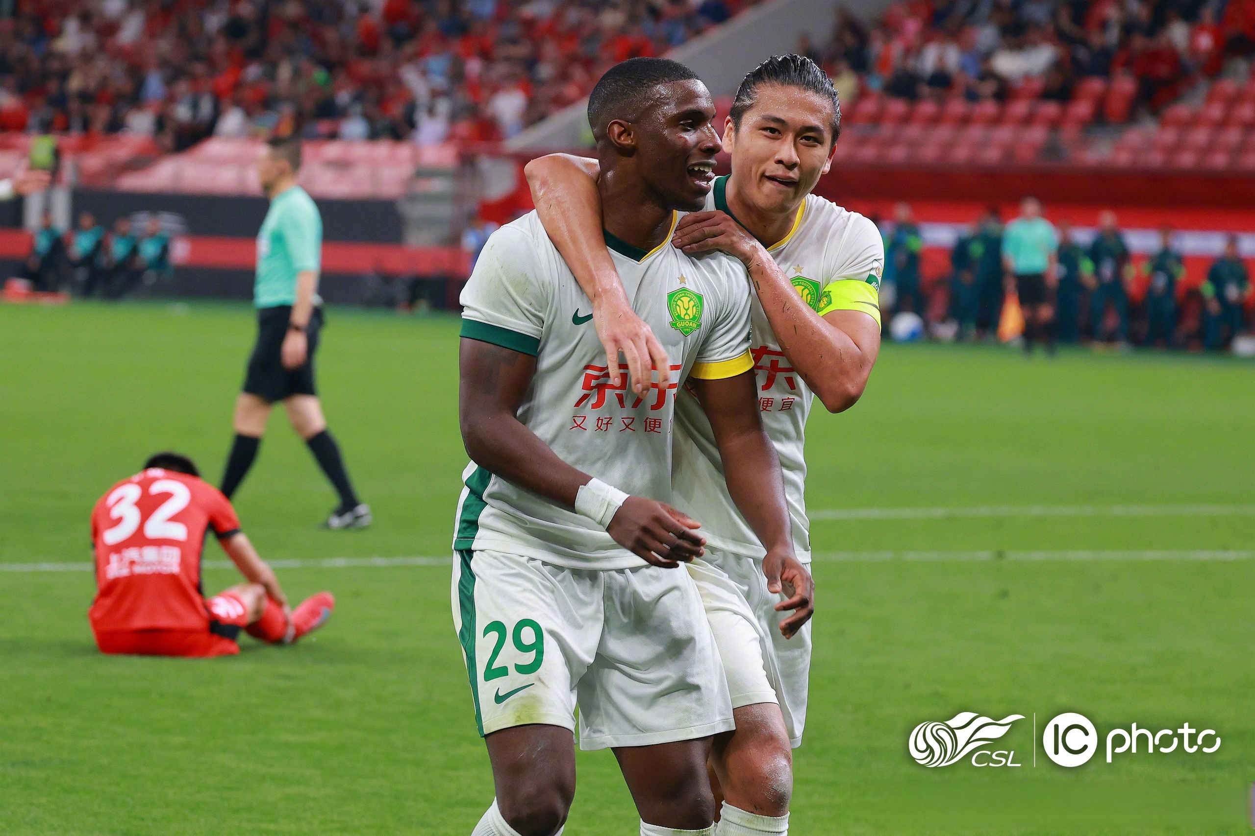 华体会官网包含赛前成都蓉城豪取连胜荷甲冲刺阶段再迎强敌，网友：国际比赛日芝加哥公牛防线松动的词条